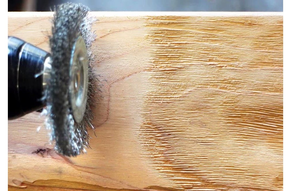 Браширование древесины как метод обработки: способы, технология, особенности 